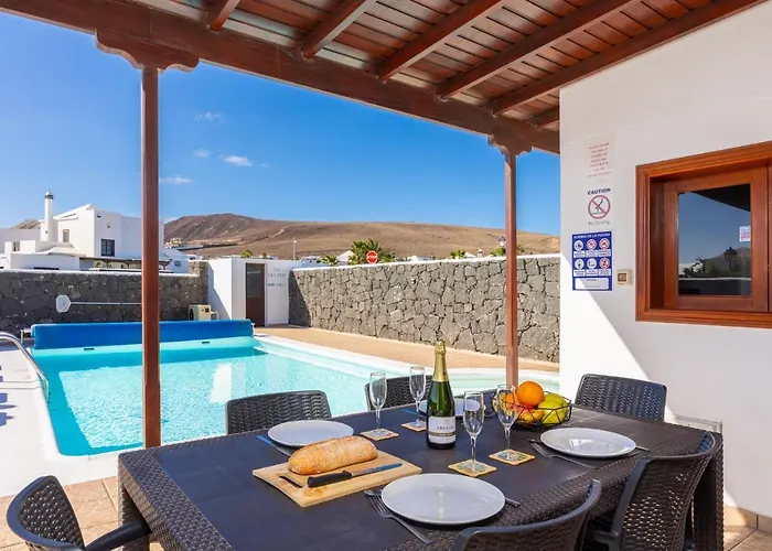 Alexsandra Villa Playa Blanca